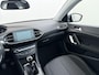 Peugeot 308 SW Blue Lease Executive 110pk | Trekhaak | Navigatie | Automatische airco | Cruise control | Parkeersensoren achter | Lichtmetalen velgen | Apple Carplay en Android auto