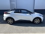 Toyota C-HR / C-HR+ 1.8 Hybrid 140 First Edition , Bi-tone pearl white/zwart dak, Groot navigatie, 26.000 km