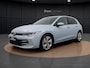 Volkswagen Golf 1.5 eHybrid Life | ACC | Stuur-/Stoelverwarming | Spiegelpakket | Parkeerhulp | 17'' |