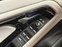 Land Rover Range Rover Evoque 1.5 P300e R Dynamic | Pano | Carplay | Camera | Stoelverwarming