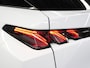 Peugeot E-3008 GT Avantage 210PK 73 kWh | 1ste Eigenaar | AppleCarPlay/AndroidAuto | Adaptive Cruise Control | Schuifkanteldak | Camera | Climate Control | Dodehoekdetectie | AUTOMAAT | Sfeerverlichting | Virt.Cockpit | Keyless | Isofix | Privacy Glass | Parkeersensoren | Two-Tone | Electrische achterklep |