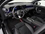 Mercedes-Benz A-klasse 180 Business Solution AMG | Panoramaschuifdak | Premium Plus | 19”AMG-velgen | Head-up display | Dodehoekassistent |