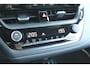 Toyota Corolla Touring Sports Hybrid 140 Dynamic | Rijklaar | Parelmoer | Stoel/Stuur-verw. | Adap. Cruise | Apple/Android | DAB+ | Camera | PDC | Keyless | Elek. Achterklep