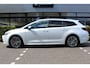 Toyota Corolla Touring Sports Hybrid 140 Dynamic | Rijklaar | Parelmoer | Stoel/Stuur-verw. | Adap. Cruise | Apple/Android | DAB+ | Camera | PDC | Keyless | Elek. Achterklep