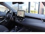 Toyota Corolla Touring Sports Hybrid 140 Dynamic | Rijklaar | Parelmoer | Stoel/Stuur-verw. | Adap. Cruise | Apple/Android | DAB+ | Camera | PDC | Keyless | Elek. Achterklep