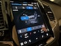 Volvo XC90 T8 AWD Recharge Ultimate Ultra Bright | Luchtvering | Trekhaak | 360 Camera | Head-Up Display | Harman Kardon | 455pk | Adaptieve Cruise Control | Stoelverwarming voor+achter | Stuurwielverwarming | Schuifdak | 21 Inch | Full LED Meesturende koplampen | Standkachel met Volvo On Call App | Pilot Assist | BLIS Dode Hoek Detectie | Elektrische voorstoelen geheugen | R-Design Contour Stoelen met wit stiksel en bies (Uniek in deze combinatie met exterieur!) | Zitting verlenging voorstoelen | Lederen Dashboard | Google Infotainment | Keyless Drive | Parkeersensoren voor+achter | Privacy Glass | Elektrisch bedienbare achterklep | Geïntegreerde zongordijnen achterportieren | Geïntegreerd kinderzitje achterin | Verlichte instaplijsten | 7-Persoons | 4-Zone Climate Control | DAB Radio | Apple Carplay/Android Auto | Draadloos telefoon opladen | Volvo On Call met mobiele App functie | Vapour Grey Metallic |