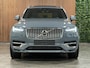 Volvo XC90 T8 AWD Recharge Ultimate Ultra Bright | Luchtvering | Trekhaak | 360 Camera | Head-Up Display | Harman Kardon | 455pk | Adaptieve Cruise Control | Stoelverwarming voor+achter | Stuurwielverwarming | Schuifdak | 21 Inch | Full LED Meesturende koplampen | Standkachel met Volvo On Call App | Pilot Assist | BLIS Dode Hoek Detectie | Elektrische voorstoelen geheugen | R-Design Contour Stoelen met wit stiksel en bies (Uniek in deze combinatie met exterieur!) | Zitting verlenging voorstoelen | Lederen Dashboard | Google Infotainment | Keyless Drive | Parkeersensoren voor+achter | Privacy Glass | Elektrisch bedienbare achterklep | Geïntegreerde zongordijnen achterportieren | Geïntegreerd kinderzitje achterin | Verlichte instaplijsten | 7-Persoons | 4-Zone Climate Control | DAB Radio | Apple Carplay/Android Auto | Draadloos telefoon opladen | Volvo On Call met mobiele App functie | Vapour Grey Metallic |