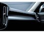 Volvo XC40 T3 Momentum Pro | Panoramisch Schuif-/Kanteldak | Verwarmde voorruit | Elektrische achterklep | Climate Control | Parkeersensoren achter | Brake Assist System | high Perfomance Audio | Dealeronderhouden