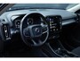 Volvo XC40 1.5 T3 Momentum Pro | Panoramisch Schuif-/Kanteldak | Verwarmde voorruit | Elektrische achterklep | Climate Control |