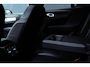 Volvo XC40 T3 Momentum Pro | Panoramisch Schuif-/Kanteldak | Verwarmde voorruit | Elektrische achterklep | Climate Control | Parkeersensoren achter | Brake Assist System | high Perfomance Audio | Dealeronderhouden