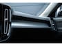 Volvo XC40 1.5 T3 Momentum Pro | Panoramisch Schuif-/Kanteldak | Verwarmde voorruit | Elektrische achterklep | Climate Control |