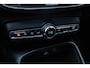 Volvo XC40 1.5 T3 Momentum Pro | Panoramisch Schuif-/Kanteldak | Verwarmde voorruit | Elektrische achterklep | Climate Control |