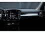 Volvo XC40 T3 Momentum Pro | Panoramisch Schuif-/Kanteldak | Verwarmde voorruit | Elektrische achterklep | Climate Control | Parkeersensoren achter | Brake Assist System | high Perfomance Audio | Dealeronderhouden