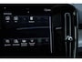 Volvo XC40 1.5 T3 Momentum Pro | Panoramisch Schuif-/Kanteldak | Verwarmde voorruit | Elektrische achterklep | Climate Control |