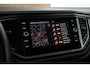 Volkswagen T-Roc 1.5 TSI 150pk DSG Style Trekhaak Camera Stoelverwarming Panoramadak LED