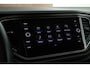 Volkswagen T-Roc 1.5 TSI 150pk DSG Style Trekhaak Camera Stoelverwarming Panoramadak LED