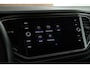 Volkswagen T-Roc 1.5 TSI 150pk DSG Style Trekhaak Camera Stoelverwarming Panoramadak LED