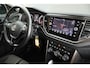 Volkswagen T-Roc 1.5 TSI 150pk DSG Style Trekhaak Camera Stoelverwarming Panoramadak LED