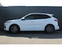 Ford Kuga 1.5 EcoBoost ST-Line X | Incl. 12 maanden Garantie | Elektrisch wegklapbare trekhaak | Stoel/stuurverwarming | Achteruitrijcamera | Navigatie | Climate controle | Adaptive cruise controle | Lane assist | Keyless entry/start | Draadloze telefoonlader | Dodehoekdetectie |