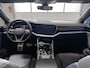 Volkswagen Touareg 3.0 TSi eHybrid 4MOTION R LINE - NACHTZICHT - PANORAMADAK - TREKHAAK - LUCHTVERING - HUD - 360 CAMERA - SFEERVERLICHTING - STOELKOELING