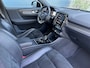 Volvo XC40 2.0 T4 R-Design | Trekhaak | Pilot Assist | Camera | BLIS | Harman/Kardon | Stoelverwarming |