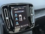 Volvo EC40 Single Motor Extended Range Plus Europa 82 kWh | Forest Lake Metallic | Panoramadak | Harman Kardon audio | Adaptieve Cruise Control | verwarmbare voorstoelen, stuurwiel & achterbank | 19 inch lichtmetalen velgen | 360 graden rondomzicht camera