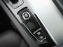 Volvo XC60 2.0 T6 Plug-in hybrid AWD Essential Bright - RIJKLAARPRIJS - All Seasonbanden - Achteruitrijcamera - Elektrisch Glazen Panoramadak - Elektrische Uitklapbare Trekhaak - Stoel- en Stuurverwarming!