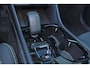 Volvo XC40 B3 Ultra Dark - Panorama/schuifdak - IntelliSafe Assist & Surround - 360º Camera - Harman/Kardon audio - Verwarmde voorstoelen & stuur - Parkeersensoren voor & achter - Elektr. bedienb. voorstoelen met geheugen links - Draadloze tel. lader - Extra getint glas - Inklapbare trekhaak - 19' LMV