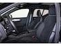 Volvo XC40 B3 Ultra Dark - Panorama/schuifdak - IntelliSafe Assist & Surround - 360º Camera - Harman/Kardon audio - Verwarmde voorstoelen & stuur - Parkeersensoren voor & achter - Elektr. bedienb. voorstoelen met geheugen links - Draadloze tel. lader - Extra getint glas - Inklapbare trekhaak - 19' LMV
