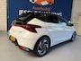 Hyundai i20 1.2 MPI Comfort / bj.2020 / wit/zwart / navigatie / sportvelgen / NAP met 90372 km/ boekjes / 2 sleutels / APK 08/2028
