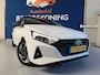 Hyundai i20 1.2 MPI Comfort / bj.2020 / wit/zwart / navigatie / sportvelgen / NAP met 90372 km/ boekjes / 2 sleutels / APK 08/2028