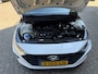 Hyundai i20 1.2 MPI Comfort / bj.2020 / wit/zwart / navigatie / sportvelgen / NAP met 90372 km/ boekjes / 2 sleutels / APK 08/2028
