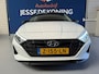 Hyundai i20 1.2 MPI Comfort / bj.2020 / wit/zwart / navigatie / sportvelgen / NAP met 90372 km/ boekjes / 2 sleutels / APK 08/2028