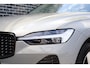 Volvo XC60 2.0 T6 Plug-in Hybrid AWD Plus Dark | Head-up Display | 360 Graden Camera | Harman Kardon Audio | Panoramadak | Lederen Bekleding | Stoelverwarming voor en achter | Cruise Control Adaptief | BLIS | Keyless Entry | Elektrische Achterklep | Google Navigatie | Apple Carplay | Android Auto