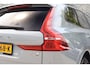 Volvo XC60 2.0 T6 Plug-in Hybrid AWD Plus Dark | Head-up Display | 360 Graden Camera | Harman Kardon Audio | Panoramadak | Lederen Bekleding | Stoelverwarming voor en achter | Cruise Control Adaptief | BLIS | Keyless Entry | Elektrische Achterklep | Google Navigatie | Apple Carplay | Android Auto