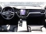 Volvo XC60 2.0 T6 Plug-in Hybrid AWD Plus Dark | Head-up Display | 360 Graden Camera | Harman Kardon Audio | Panoramadak | Lederen Bekleding | Stoelverwarming voor en achter | Cruise Control Adaptief | BLIS | Keyless Entry | Elektrische Achterklep | Google Navigatie | Apple Carplay | Android Auto