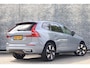 Volvo XC60 2.0 T6 Plug-in Hybrid AWD Plus Dark | Head-up Display | 360 Graden Camera | Harman Kardon Audio | Panoramadak | Lederen Bekleding | Stoelverwarming voor en achter | Cruise Control Adaptief | BLIS | Keyless Entry | Elektrische Achterklep | Google Navigatie | Apple Carplay | Android Auto
