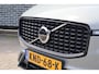 Volvo XC60 2.0 T6 Plug-in Hybrid AWD Plus Dark | Head-up Display | 360 Graden Camera | Harman Kardon Audio | Panoramadak | Lederen Bekleding | Stoelverwarming voor en achter | Cruise Control Adaptief | BLIS | Keyless Entry | Elektrische Achterklep | Google Navigatie | Apple Carplay | Android Auto