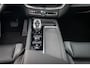 Volvo XC60 2.0 T8 Plug-in hybrid AWD Ultra Black Edition | Adaptieve Cruise Control | Panoramadak | Head-Up Display | Harman Kardon Audio | Stoel-/Stuurverwarming | 360° Parkeercamera | Dodehoek Detectie |
