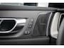 Volvo XC60 2.0 T8 Plug-in hybrid AWD Ultra Black Edition | Adaptieve Cruise Control | Panoramadak | Head-Up Display | Harman Kardon Audio | Stoel-/Stuurverwarming | 360° Parkeercamera | Dodehoek Detectie |