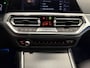 BMW 3-Serie Touring 330e M-Sport PANO/LASER/HEAD-UP/CAMERA/ACC/SFEER/M-SPORTSTOELEN/KEYLESS/18"/CARPLAY/DONKERE-HEMEL/SHADOW-LINE/MINERAL-GRAU/VOLLLEDIG BMW DEALER HISTORIE