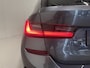 BMW 3-Serie Touring 330e M-Sport PANO/LASER/HEAD-UP/CAMERA/ACC/SFEER/M-SPORTSTOELEN/KEYLESS/18"/CARPLAY/DONKERE-HEMEL/SHADOW-LINE/MINERAL-GRAU/VOLLLEDIG BMW DEALER HISTORIE
