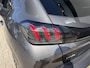 Peugeot 208 1.2 Turbo 100PK Allure | Afneembare trekhaak 1200KG | All season Banden | Navigatie via Telefoon | Keyless Start | Climate Control | LED Verlichting | Camera | Parkeersensoren | Cruise Control | Lichtmetalen Velgen | Half Lederen Bekleding |