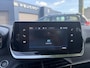 Peugeot 208 1.2 Turbo 100PK Allure | Afneembare trekhaak 1200KG | All season Banden | Navigatie via Telefoon | Keyless Start | Climate Control | LED Verlichting | Camera | Parkeersensoren | Cruise Control | Lichtmetalen Velgen | Half Lederen Bekleding |