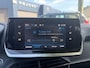 Peugeot 208 1.2 Turbo 100PK Allure | Afneembare trekhaak 1200KG | All season Banden | Navigatie via Telefoon | Keyless Start | Climate Control | LED Verlichting | Camera | Parkeersensoren | Cruise Control | Lichtmetalen Velgen | Half Lederen Bekleding |
