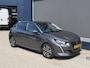 Peugeot 208 1.2 Turbo 100PK Allure | Afneembare trekhaak 1200KG | All season Banden | Navigatie via Telefoon | Keyless Start | Climate Control | LED Verlichting | Camera | Parkeersensoren | Cruise Control | Lichtmetalen Velgen | Half Lederen Bekleding |