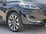 Ford Kuga 2.5 PHEV Vignale / Schuif- en Kantel Dak / Accu SOH 92 % / B&O Premium Audio / Afneembare Trekhaak / Head- Up Display / Dealer Onderhouden / Camera / Navigatie / Apple Carplay & Android Auto / Elektrische Stoelen / Elektrische Achterklep /