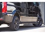Mercedes-Benz Sprinter 319 3.0 CDI V6 L2H2 3-ZITS, AUT. LED, 3.5T TREKHAAK, MBUX 10'', STANDKACHEL, ZONNEKLEP, VOORSPOILER, KUNSTSTOFDELEN IN KLEUR, CAMERA, NAVI, CRUISE