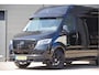 Mercedes-Benz Sprinter 319 3.0 CDI V6 L2H2 3-ZITS, AUT. LED, 3.5T TREKHAAK, MBUX 10'', STANDKACHEL, ZONNEKLEP, VOORSPOILER, KUNSTSTOFDELEN IN KLEUR, CAMERA, NAVI, CRUISE