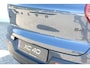 Volvo XC40 2.0 B4 Plus Black Edition | Denim Blue MEtallic | Microtech/Nubuck bekelding charcoal | 20 inch lichtmetalen velgen | Elektrisch verstelbare voorstoelen | Adaptieve Cruise Control | Panoramadak | Stoel- & stuurwielverwarming